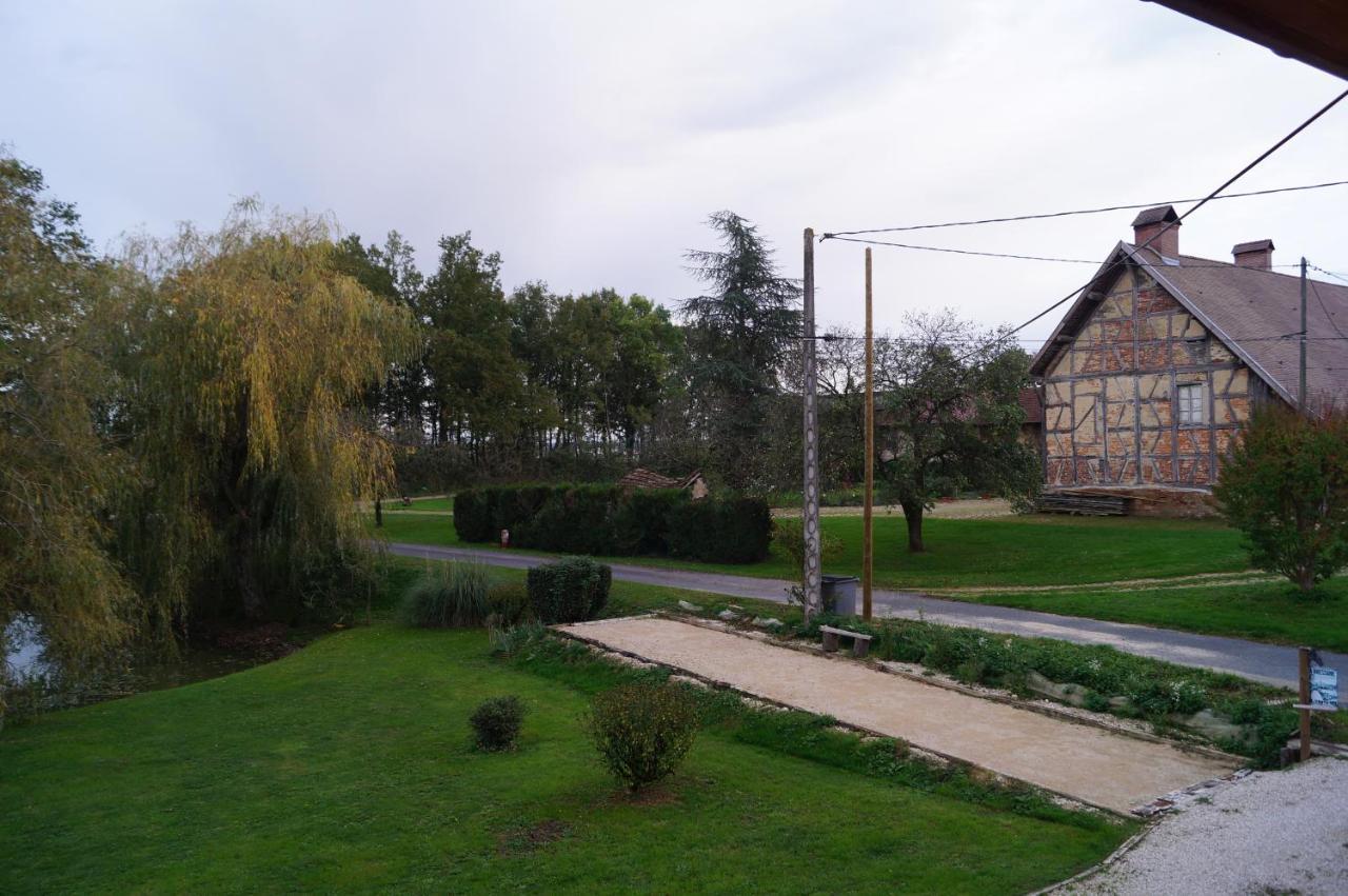 Chambre D'Hotes La Jument Grise Lescheroux Exteriör bild